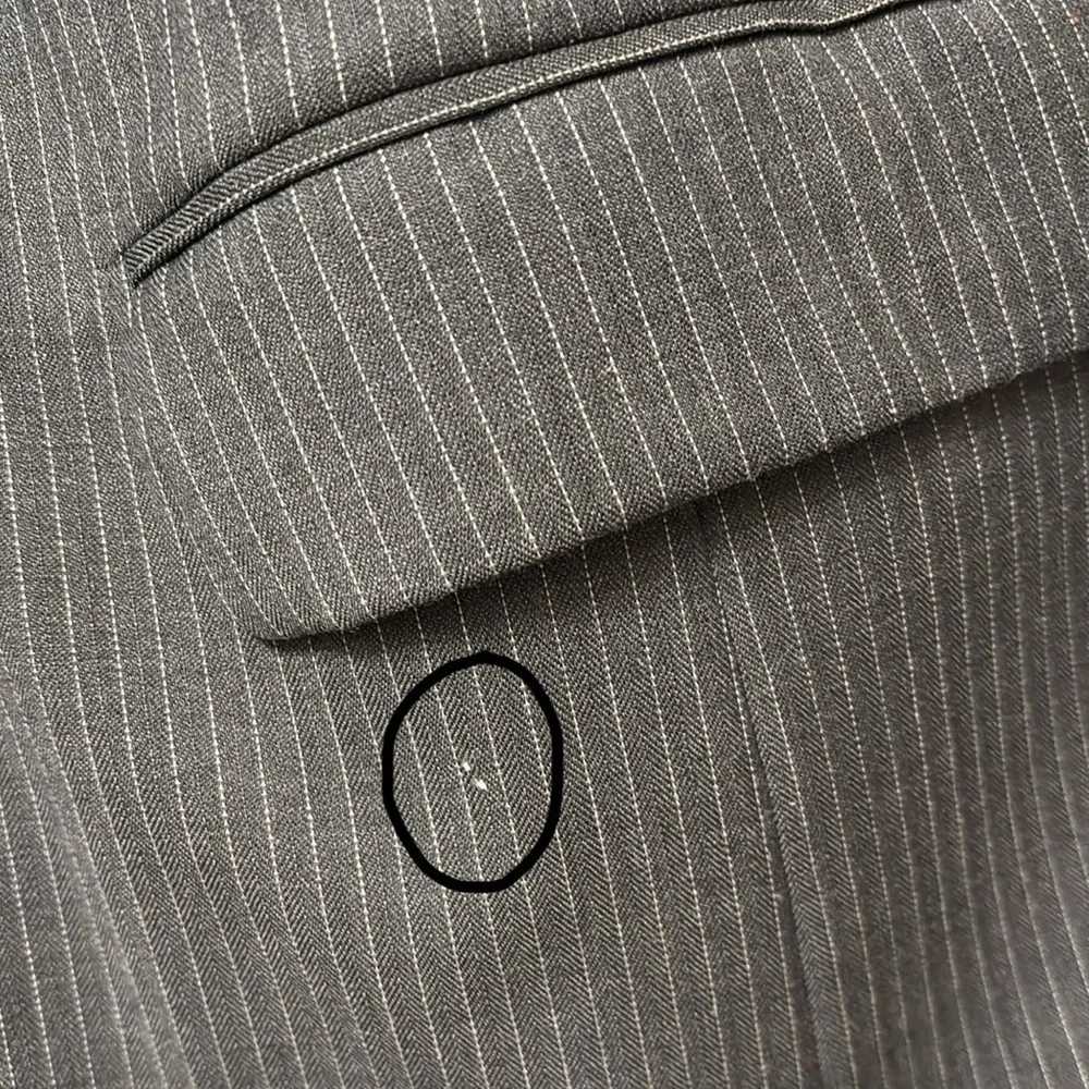 Tommy Hilfiger 100% Wool Gray Pinstripe Blazer Men’s Size 40 Regular *Flawed*